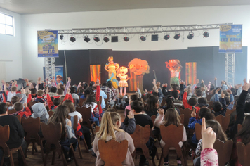 Foto - Parceria entre Administração Municipal e Sesc leva conhecimento aos alunos da rede pública