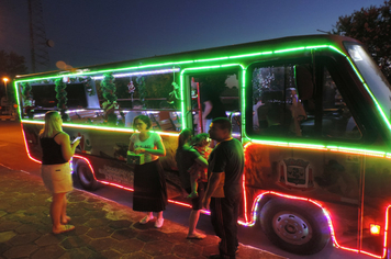 Foto - Passeios noturnos do Dindinho divertem comunidade pejuçarense