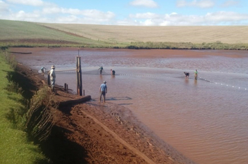 Foto - Pejuçara realiza Feira do Peixe vivo na praça