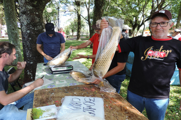Foto - Pejuçara realiza Feira do Peixe vivo na praça