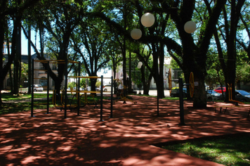 Foto - Praça Visconde de Rio Branco é revitalizada