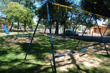 Foto - Praça Visconde de Rio Branco é revitalizada