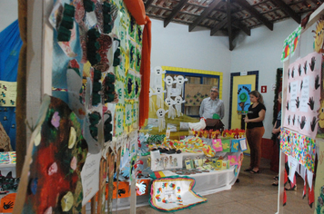 Foto - Prefeito visita 10ª mostra de trabalhos da EMEI