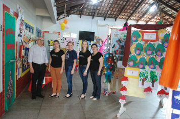 Foto - Prefeito visita 10ª mostra de trabalhos da EMEI