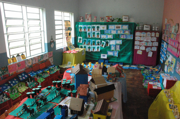 Foto - Prefeito visita 10ª mostra de trabalhos da EMEI