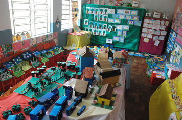 Foto - Prefeito visita 10ª mostra de trabalhos da EMEI