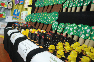 Foto - Prefeito visita 10ª mostra de trabalhos da EMEI