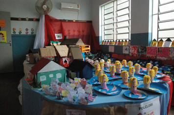 Foto - Prefeito visita 10ª mostra de trabalhos da EMEI