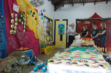 Foto - Prefeito visita 10ª mostra de trabalhos da EMEI