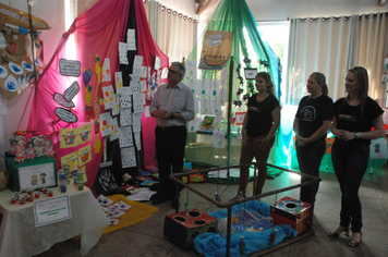 Foto - Prefeito visita 10ª mostra de trabalhos da EMEI