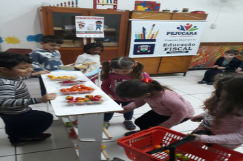 Foto - Programa de Educação Fiscal é aplicado para alunos da rede municipal e estadual de ensino em Pejuçara