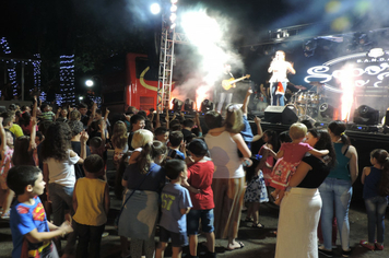Foto - Show e fogos de artificio para marcar a chegada do Papai Noel