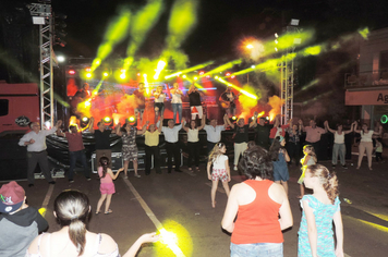 Foto - Show e fogos de artificio para marcar a chegada do Papai Noel