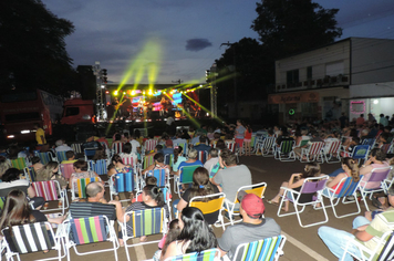 Foto - Show e fogos de artificio para marcar a chegada do Papai Noel