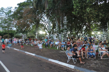 Foto - Show e fogos de artificio para marcar a chegada do Papai Noel