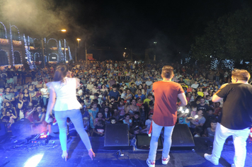 Foto - Show e fogos de artificio para marcar a chegada do Papai Noel