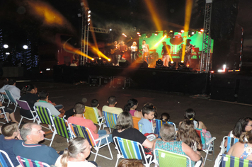 Foto - Show e fogos de artificio para marcar a chegada do Papai Noel