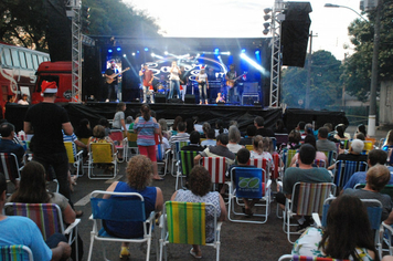 Foto - Show e fogos de artificio para marcar a chegada do Papai Noel