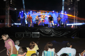 Foto - Show e fogos de artificio para marcar a chegada do Papai Noel