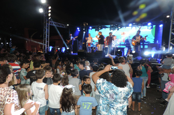 Foto - Show e fogos de artificio para marcar a chegada do Papai Noel