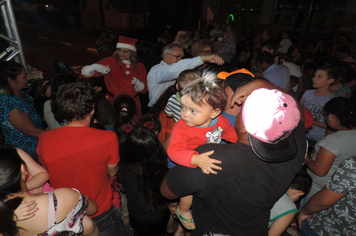 Foto - Show e fogos de artificio para marcar a chegada do Papai Noel