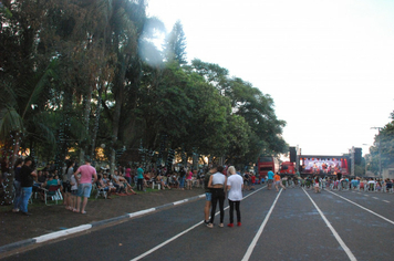 Foto - Show e fogos de artificio para marcar a chegada do Papai Noel