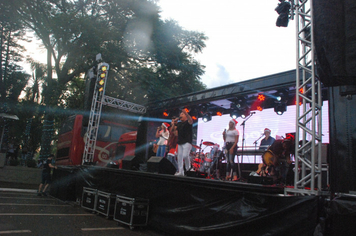 Foto - Show e fogos de artificio para marcar a chegada do Papai Noel