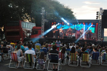 Foto - Show e fogos de artificio para marcar a chegada do Papai Noel