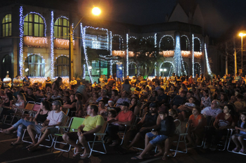 Foto - Show e fogos de artificio para marcar a chegada do Papai Noel