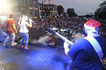Foto - Show e fogos de artificio para marcar a chegada do Papai Noel