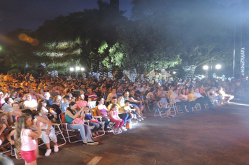 Foto - Show e fogos de artificio para marcar a chegada do Papai Noel