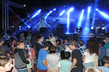 Foto - Show e fogos de artificio para marcar a chegada do Papai Noel