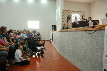 Foto - Tiago Linck encanta e emociona comunidade Pejuçarense