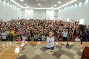 Foto - Tiago Linck encanta e emociona comunidade Pejuçarense