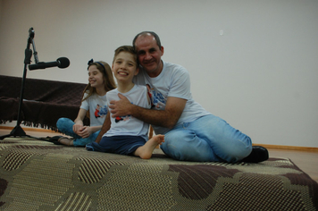 Foto - Tiago Linck encanta e emociona comunidade Pejuçarense