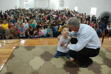 Foto - Tiago Linck encanta e emociona comunidade Pejuçarense