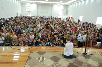 Foto - Tiago Linck encanta e emociona comunidade Pejuçarense