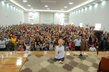 Foto - Tiago Linck encanta e emociona comunidade Pejuçarense