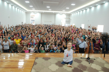 Foto - Tiago Linck encanta e emociona comunidade Pejuçarense