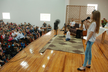 Foto - Tiago Linck encanta e emociona comunidade Pejuçarense