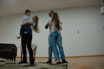 Foto - Tiago Linck encanta e emociona comunidade Pejuçarense