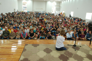 Foto - Tiago Linck encanta e emociona comunidade Pejuçarense
