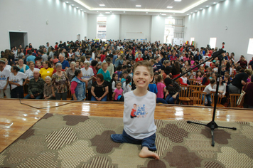 Foto - Tiago Linck encanta e emociona comunidade Pejuçarense