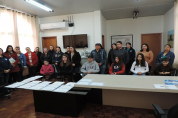 Foto - Vencedores do concurso de Educação Fiscal recebem prêmios