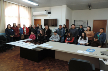 Foto - Vencedores do concurso de Educação Fiscal recebem prêmios