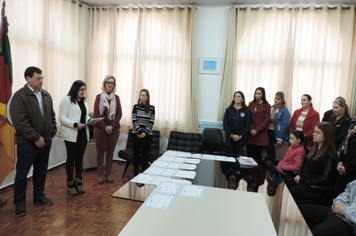 Foto - Vencedores do concurso de Educação Fiscal recebem prêmios