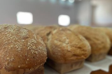 Prossegue a venda de cucas e pães para a 73ª Festa da Uva e do Trigo de Pejuçara
