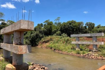 Obras de construção da ponte na Linha Cambará 