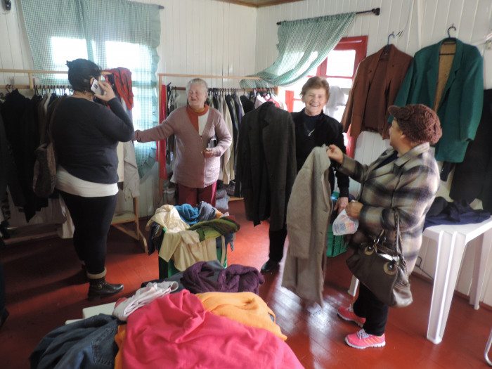 Grupo da terceira idade Girassol faz ação para angariar recursos.