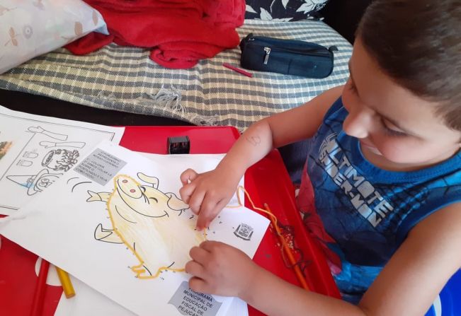 Entrega de materiais do Programa Municipal de Educação Fiscal acontece por Drive-Thru